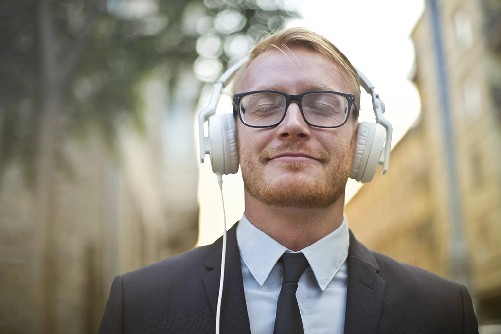 Muziek concentratie | Tijdwinst.com | Man luistert muziek