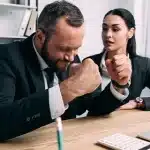 Even afkoelen: beheers je boosheid met deze gesprekstechnieken