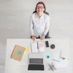 Hoe minimalisme je werkdag véél productiever maakt (en nee, we bedoelen geen witte muren)