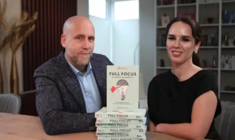 bjorn en inge met boek full focus