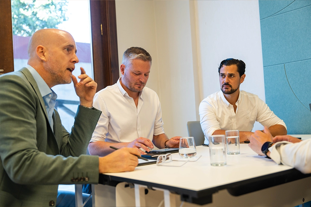 directeur van tijdwinst.com brengt slecht nieuws over
