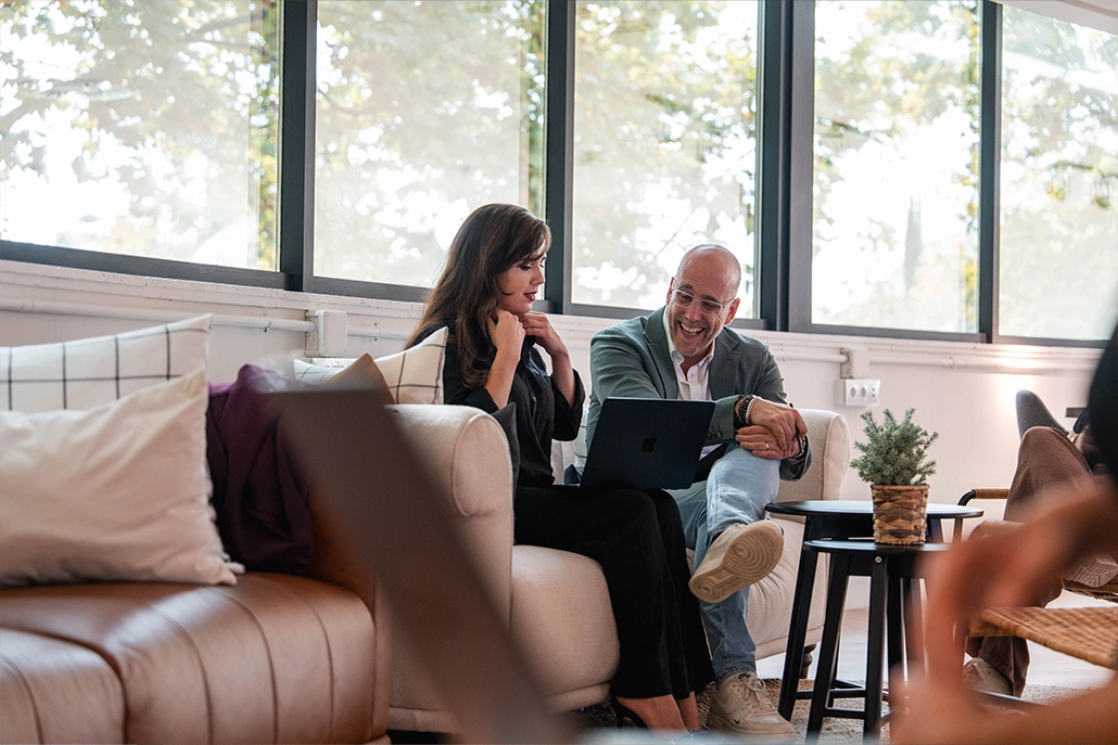 Ik spreek met mijn collega over hoe je het 2-minuten principe het best kunt toepassen