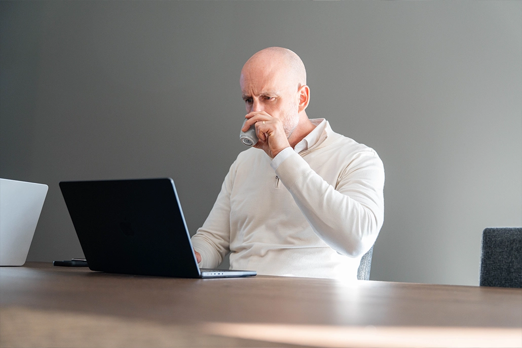Je oververmoeidheid ga je niet tegen met liters cafeïne