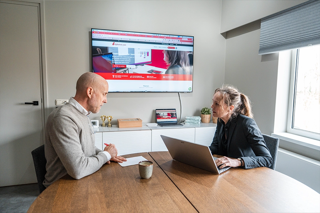 ik spreek met mijn collega Maggs over burn-out klachten